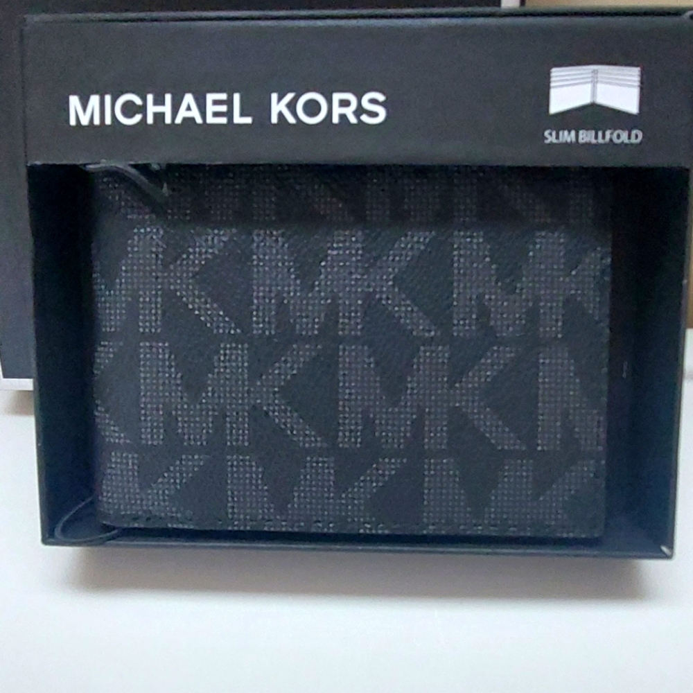 Michael Kors slim wallet